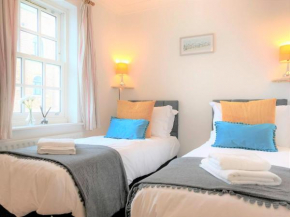 Seaside Cottage with Parking, Worthing